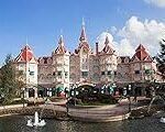 Analyse und Vergleich: Disneyland Paris - Das französische Erlebnis im Vergleich zu typischen Produkten